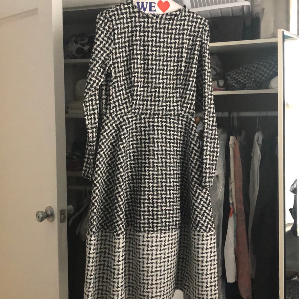 A black and white dress size large